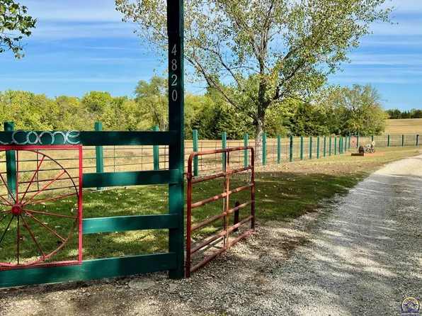 4820 NE Liggett Ln, Topeka, KS 66617