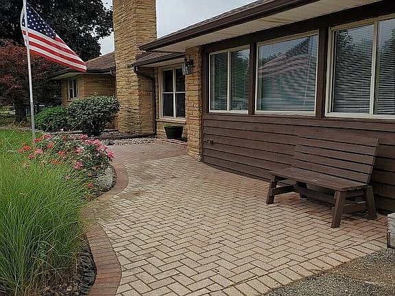 3rd image of 3307 Pinecrest Dr