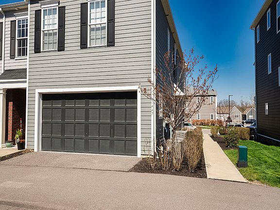 4th image of 1447 Hastings Cres