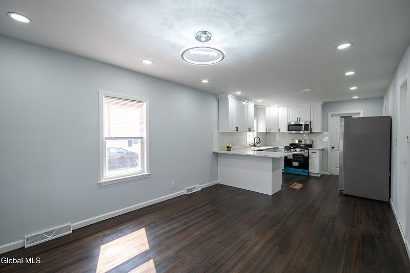 3rd image of 15 Wilson Avenue