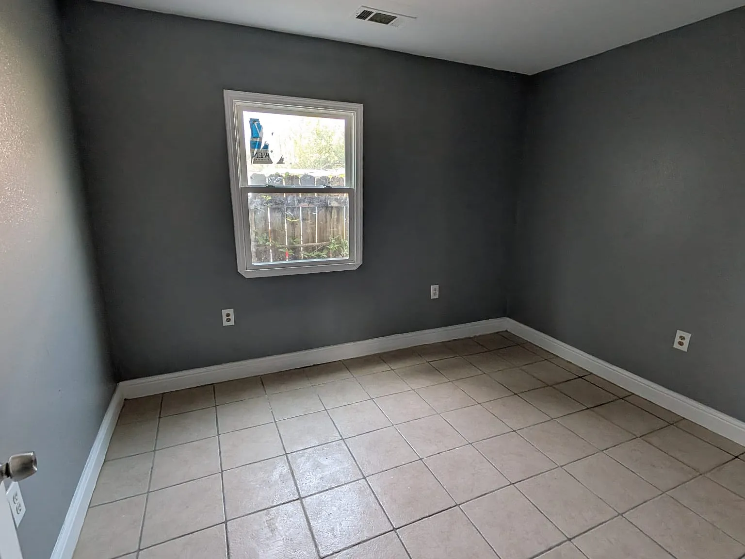 3 bed, 1100 sqft, $1,400 — Photo 2