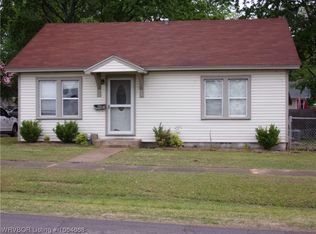 512 W River St, Ozark, AR 72949