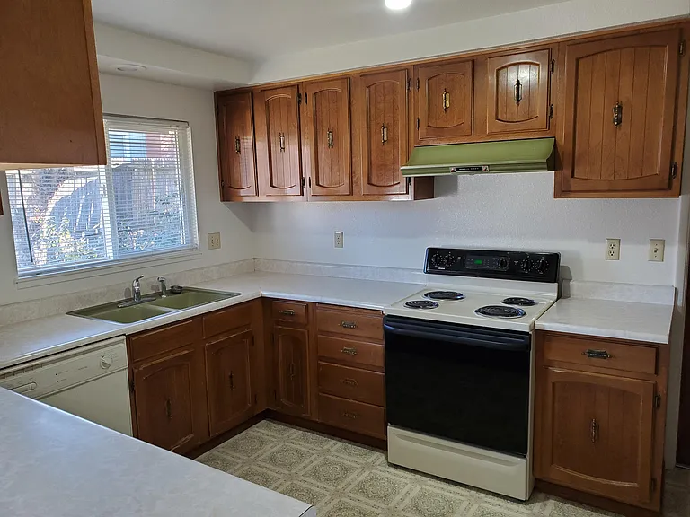 2467 Hawkins St — Photo 7