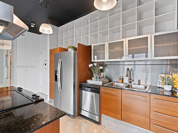 4th image of 10 SW South River Dr APT 715