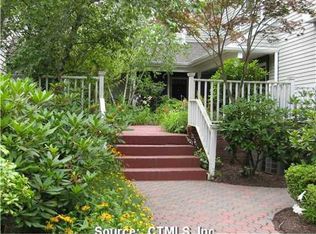 106 Mayfield Dr, Trumbull, CT 06611