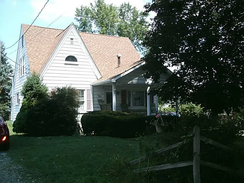 131 Lynnwood Ave photo 1