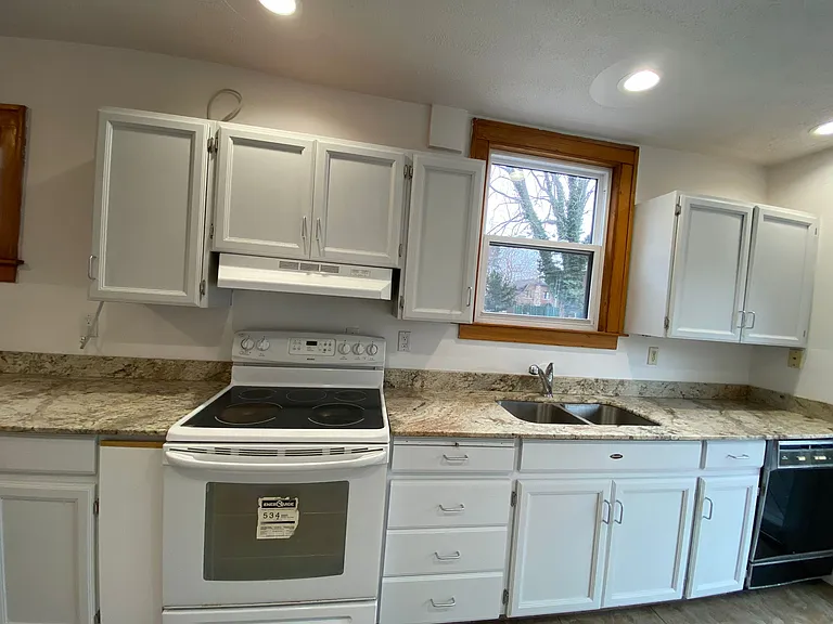 384 Detroit St — Photo 21