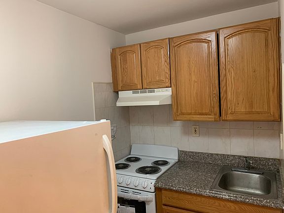 4th image of 68 Bayard St #20