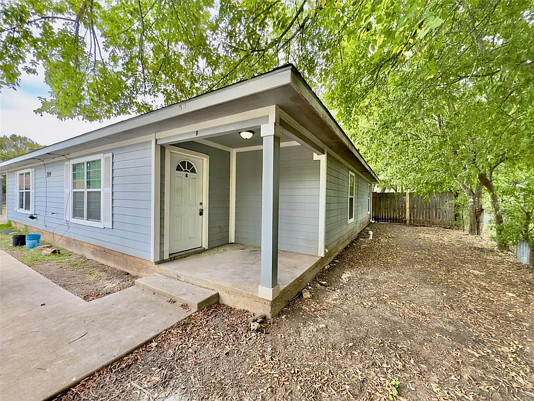 709 San Saba St #A — Photo 15