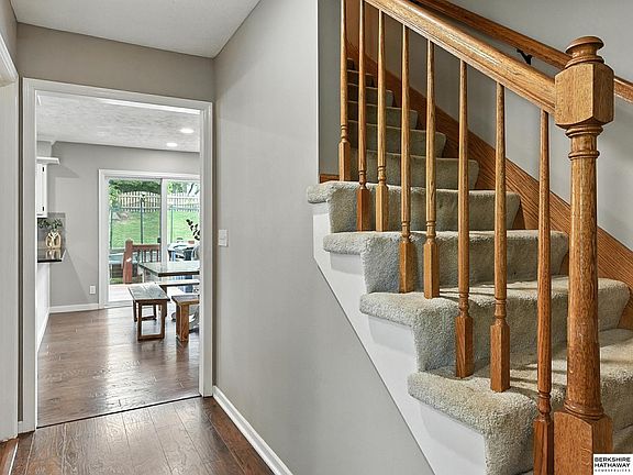 5th image of 922 Hogan Dr