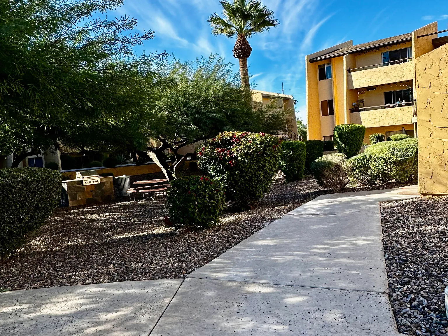 3 bed, 1132 sqft, $2,500 — Photo 3
