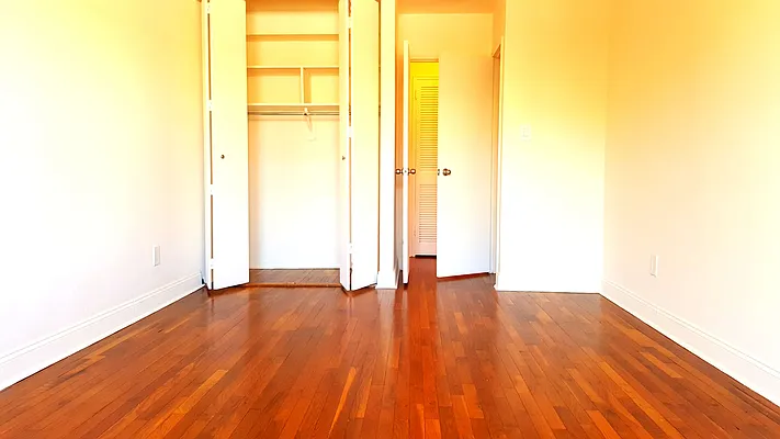 Rented by Realty Queens LLC | media 7