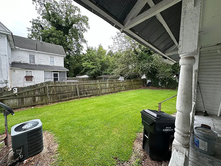 201 W Cypress St — Photo 15