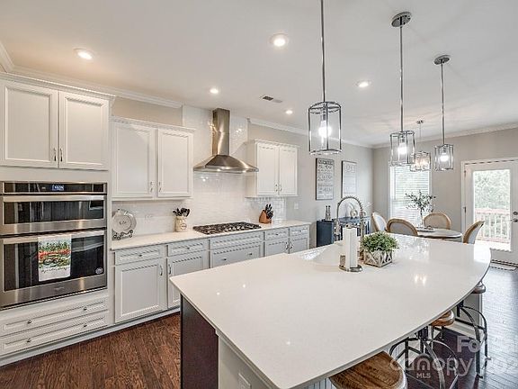 5th image of 8745 Gladden Hill Ln