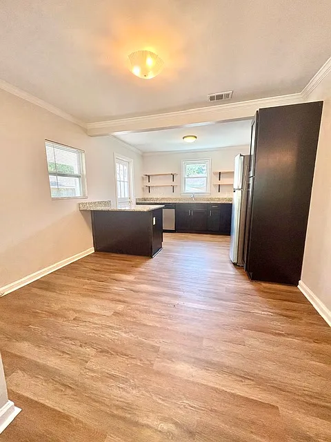 3 bed, 996 sqft, $1,900 — Photo 4