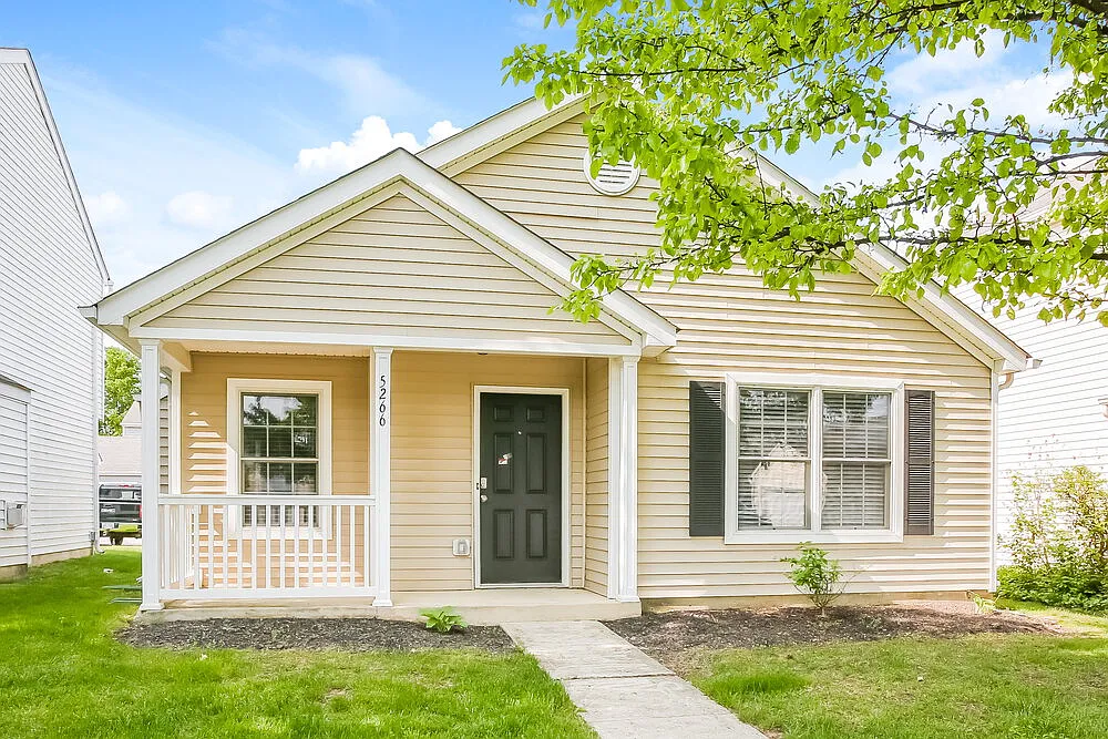 3 bed, 2.0 bath, 1176 sqft, $2,085 — Photo 1