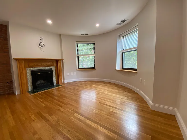 95 Gainsborough St #202 — Photo 4