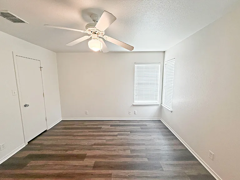 3949 Wensledale Dr — Photo 16