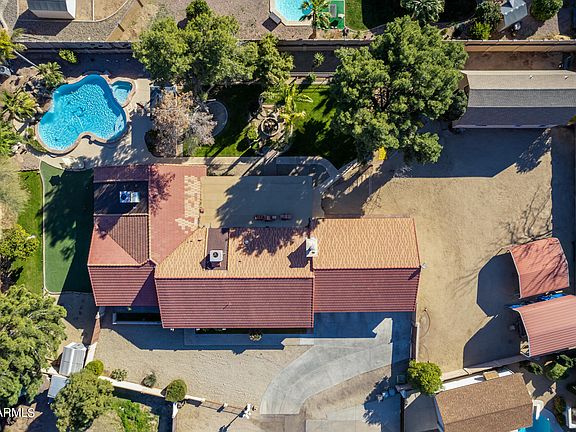 3rd image of 8111 W Orangewood Ave