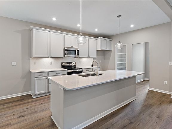 3rd image of 186 Farmstead Blvd