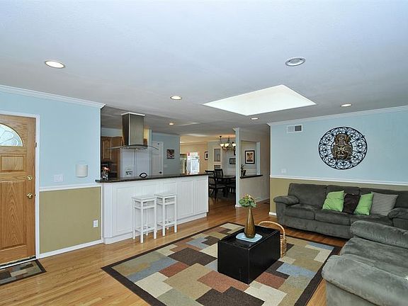 4th image of 2742 Glorietta Cir