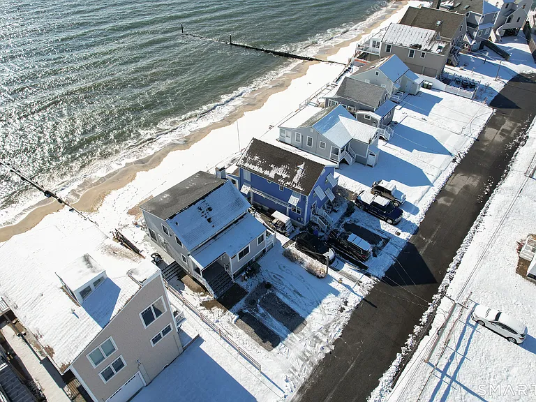 33 Beach Rd W — Photo 31