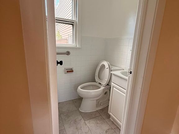 5th image of 89 Anderson Ave #1
