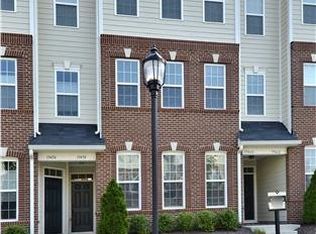 19460 Promenade Dr, Leesburg, VA