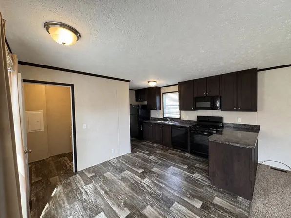46 Armstrong St #46, Flushing, MI 48433