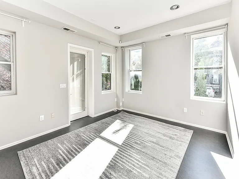 2 S St NE #2 — Photo 11