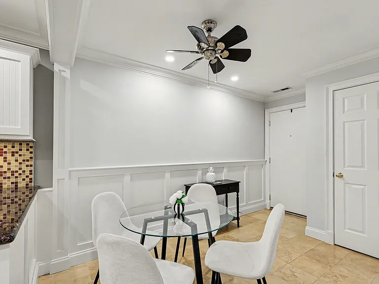 2289 Bedford St #D7 — Photo 3