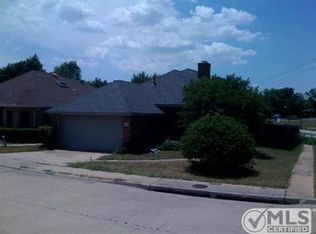 101 Streamside Dr, Desoto, TX 75115