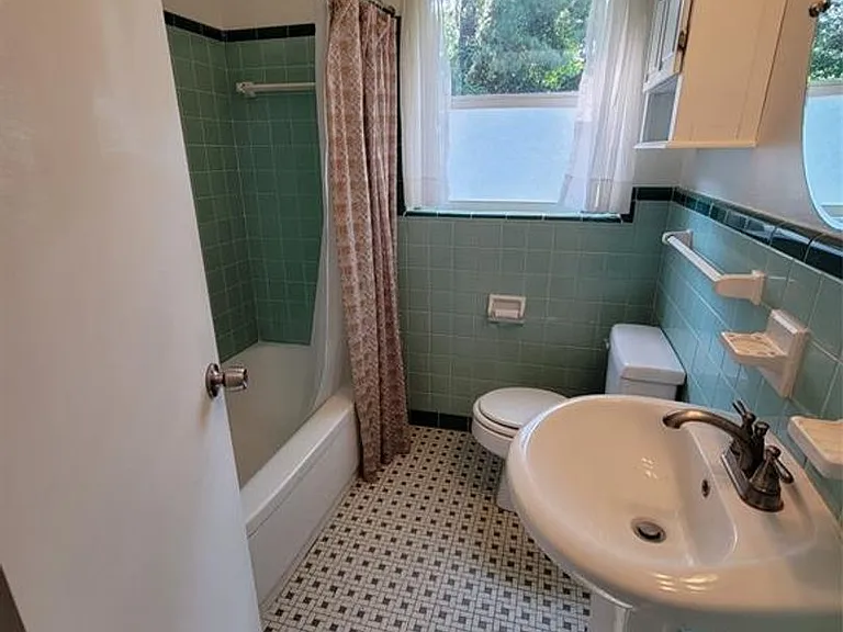 558 Karen Rd — Photo 12