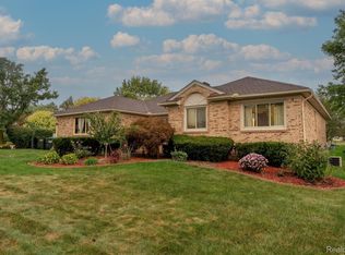 286 Union Dr, Rochester Hills, MI 48307