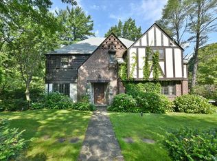 1 Linford Rd, Great Neck, NY 11021