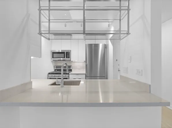 77 West 24th Street image 3 of 25