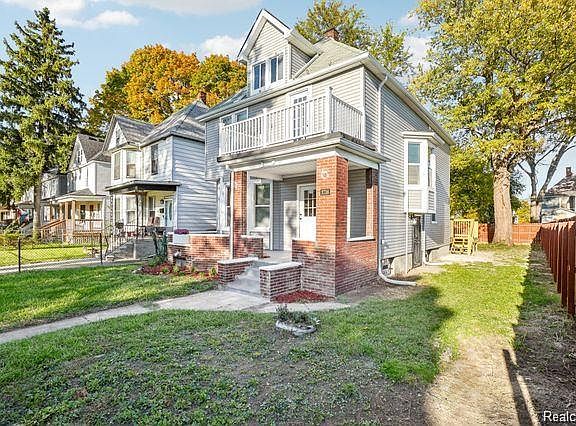 3rd image of 3736 Iroquois St