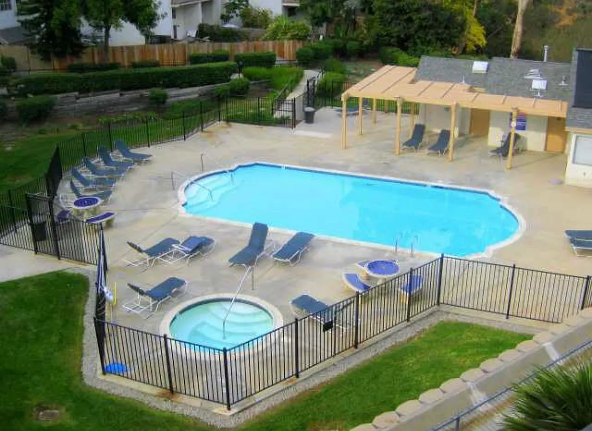 2 bed, 2.5 bath, 1088 sqft, $2,500 — Photo 3