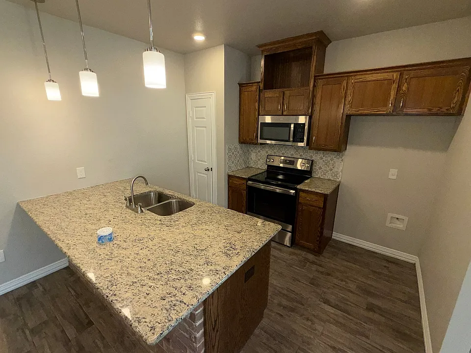3159 Fenway Cir
