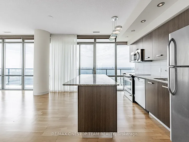 832 Bay St #4110 — Photo 8