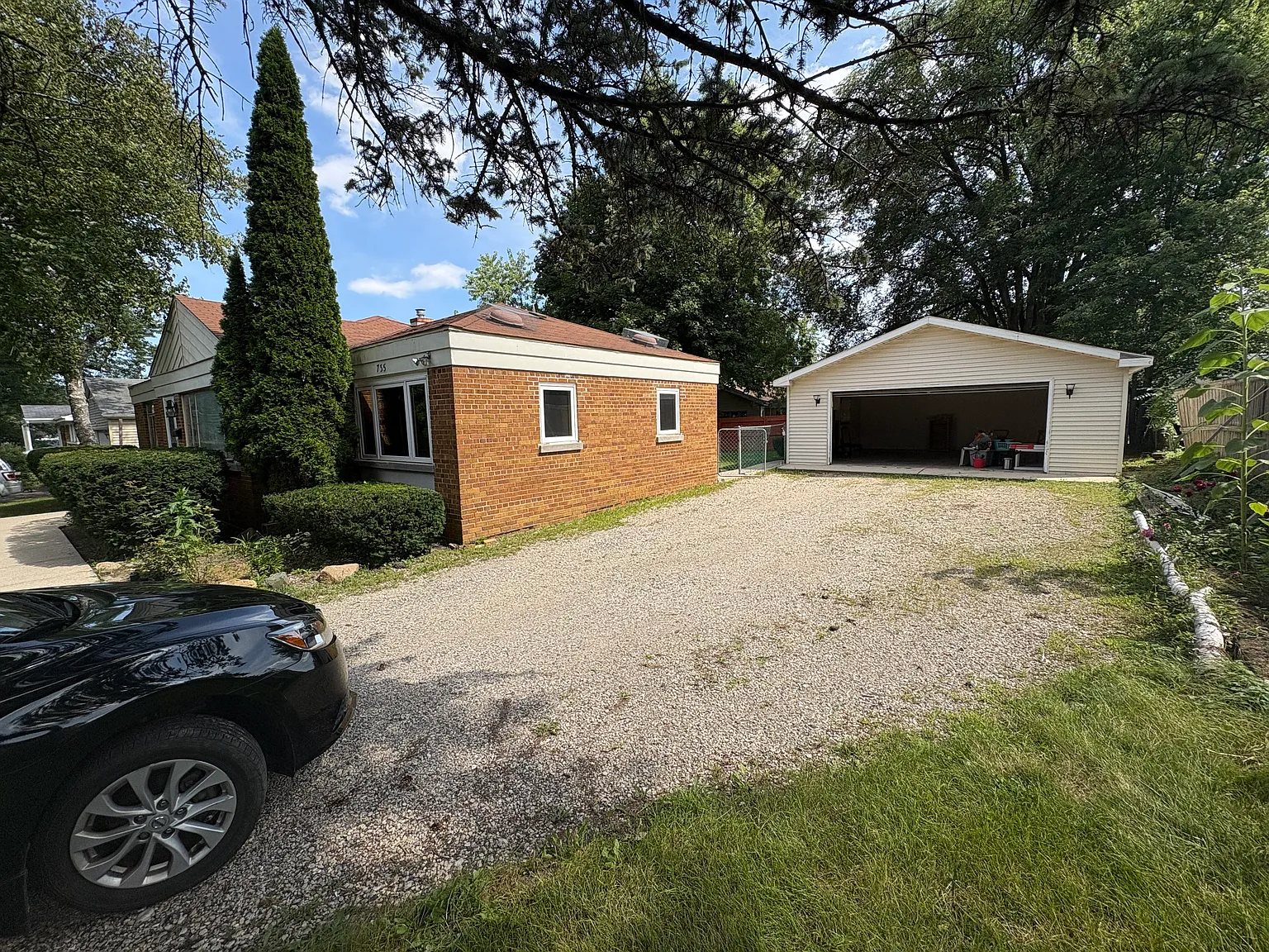 3 bed, 1208 sqft, $2,350 — Photo 2