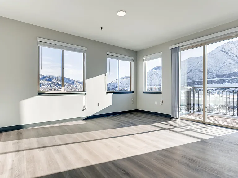 SIX CANYON — Photo 29