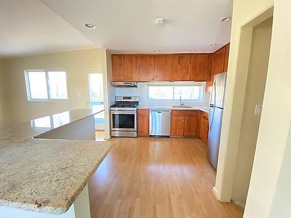 3rd image of 33 Old Town Ln