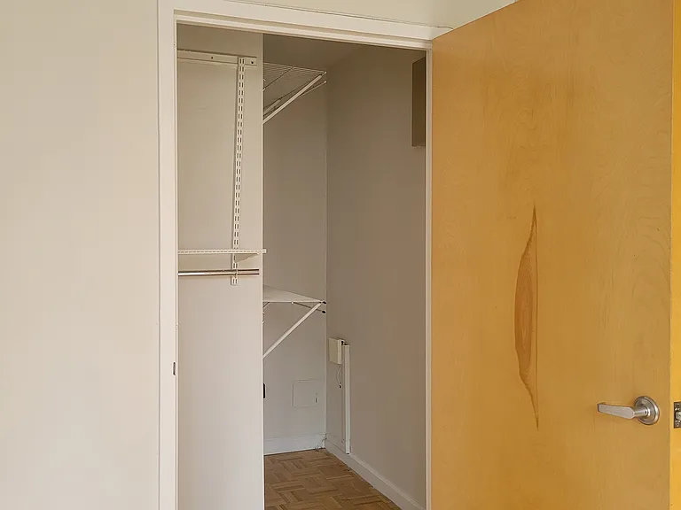 225 E 6th St #7B — Photo 4