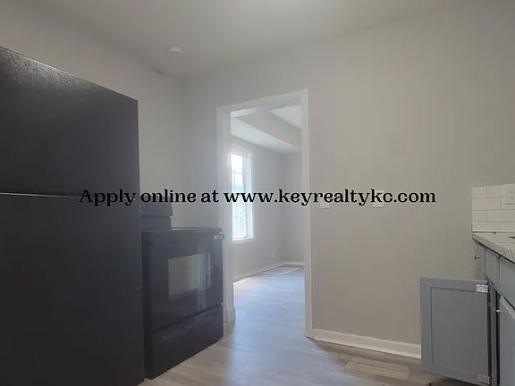 5th image of 2529 Chelsea Ave