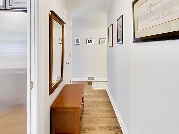 5th image of 157 Walton St