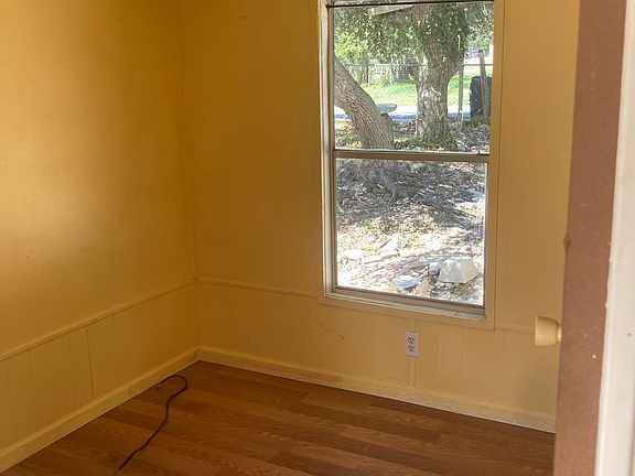 5th image of 1137 Montview St