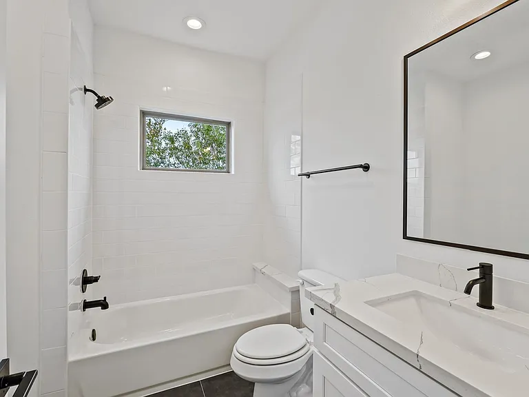 1108 Brooks St — Photo 6