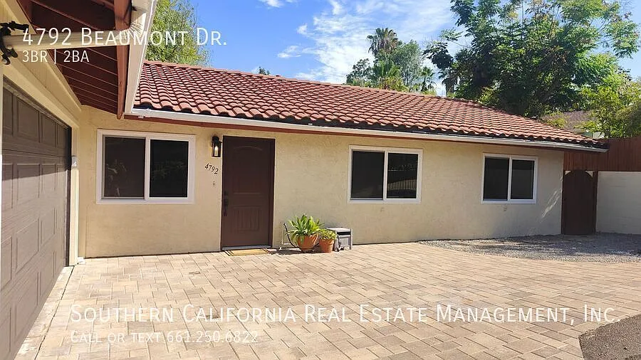 Three Bedroom Home in La Mesa — Photo 2