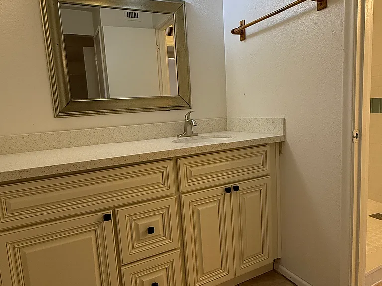 725 N Arrowhead Dr #3 — Photo 5